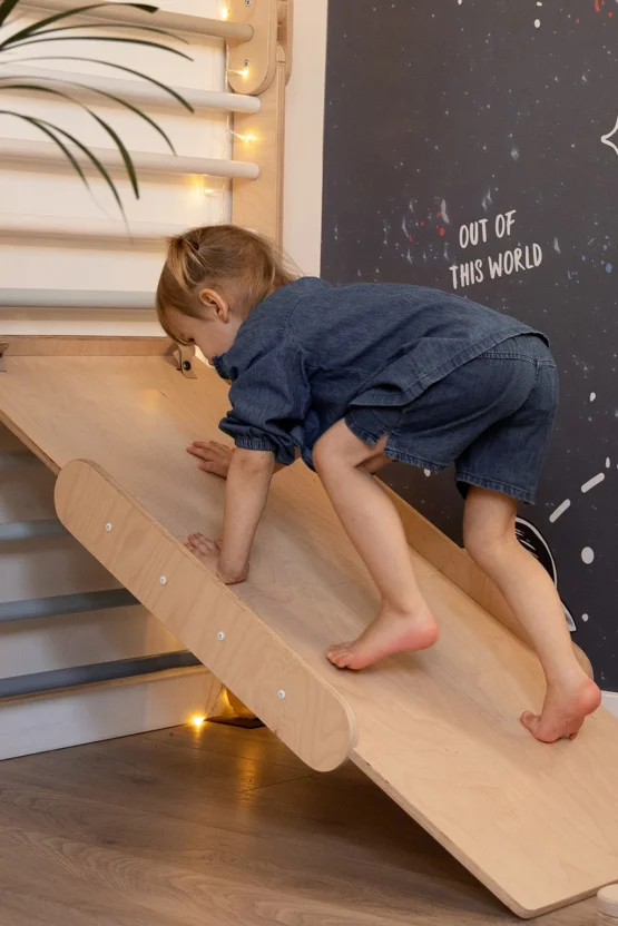 Colored bar ramp