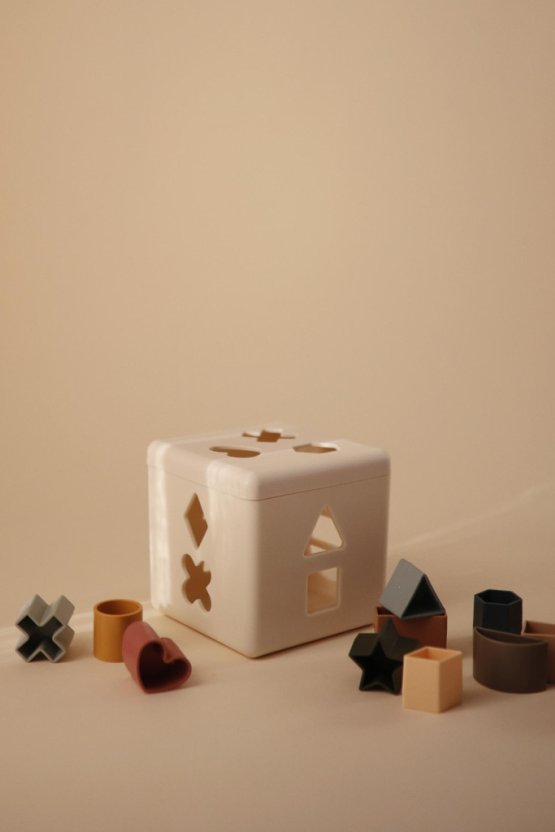 MUSHIE Shape Sorting Box