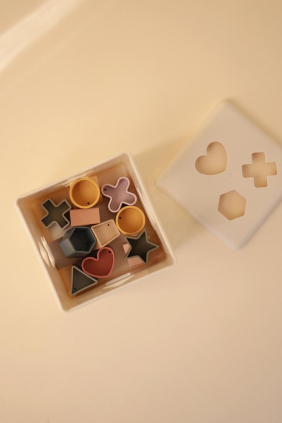 MUSHIE Shape Sorting Box